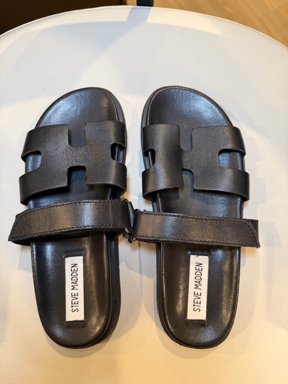 Steve Madden Mayven Sandals – Black Leather
Women’s 6